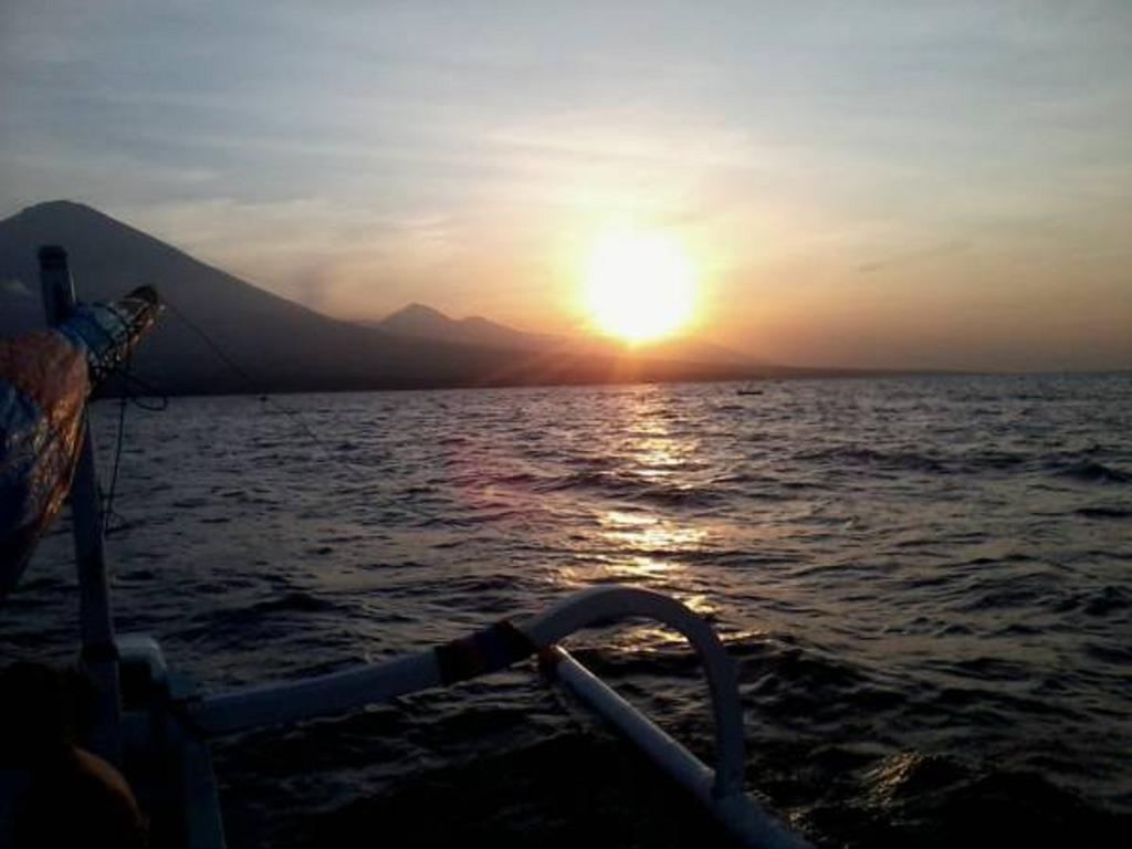 Beten Enjung Home Stay&Waroeng Amed Chambre photo